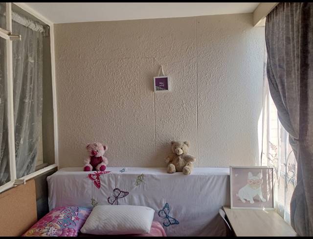 1 BEDROOM SECTIONAL TITLE FOR SALE IN PARKDENE